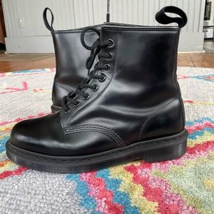 DR MARTENS size 8 1/2 men, 10 women